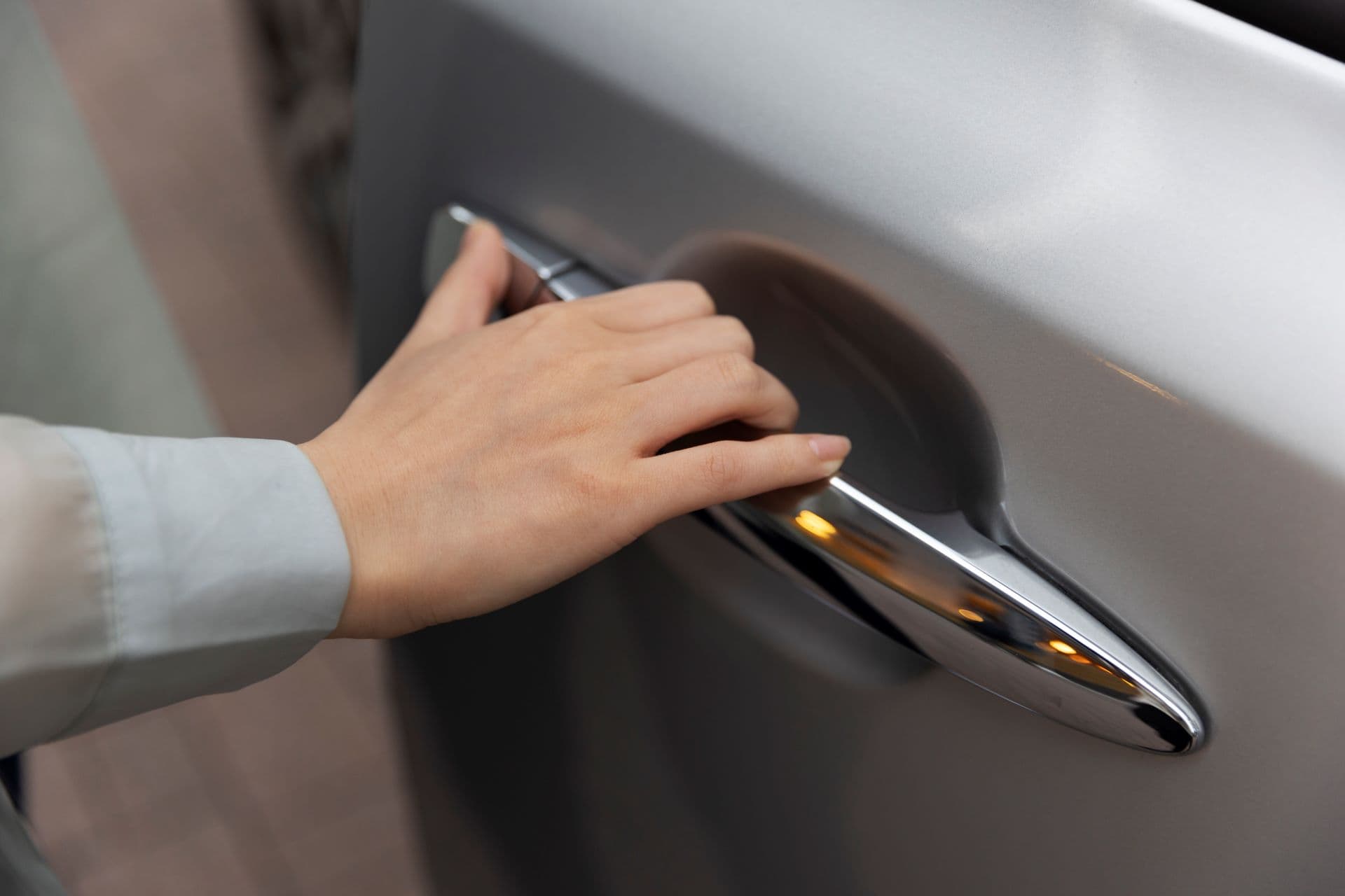 China Mandates Mechanical Door Handles in Safety-Driven Policy Shift
