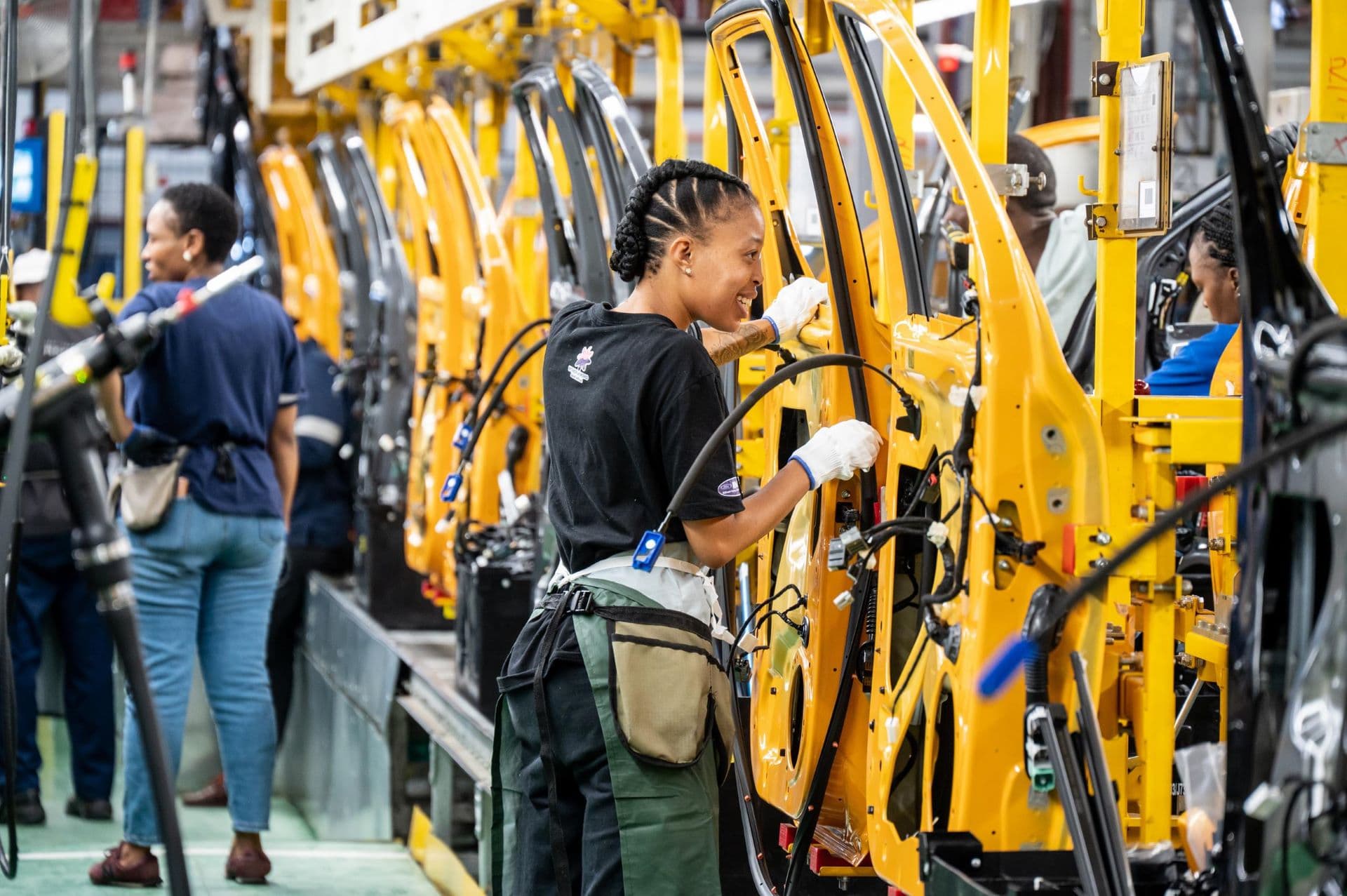 How Ford’s Robot Helpers Ensure Each Ranger Door is Weatherproof