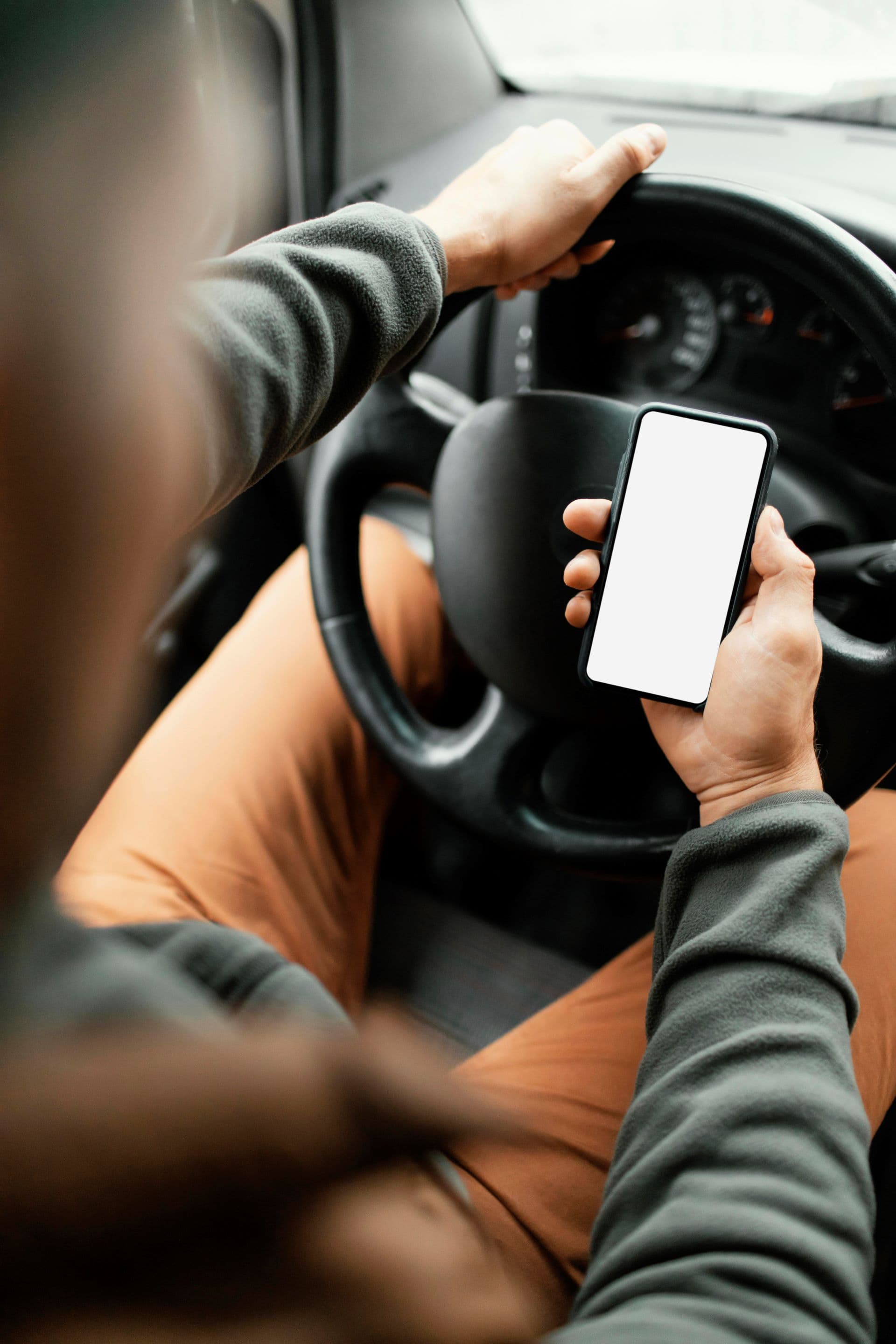 Speeding Drivers Are More Likely to Handle Their Phones, Study Finds