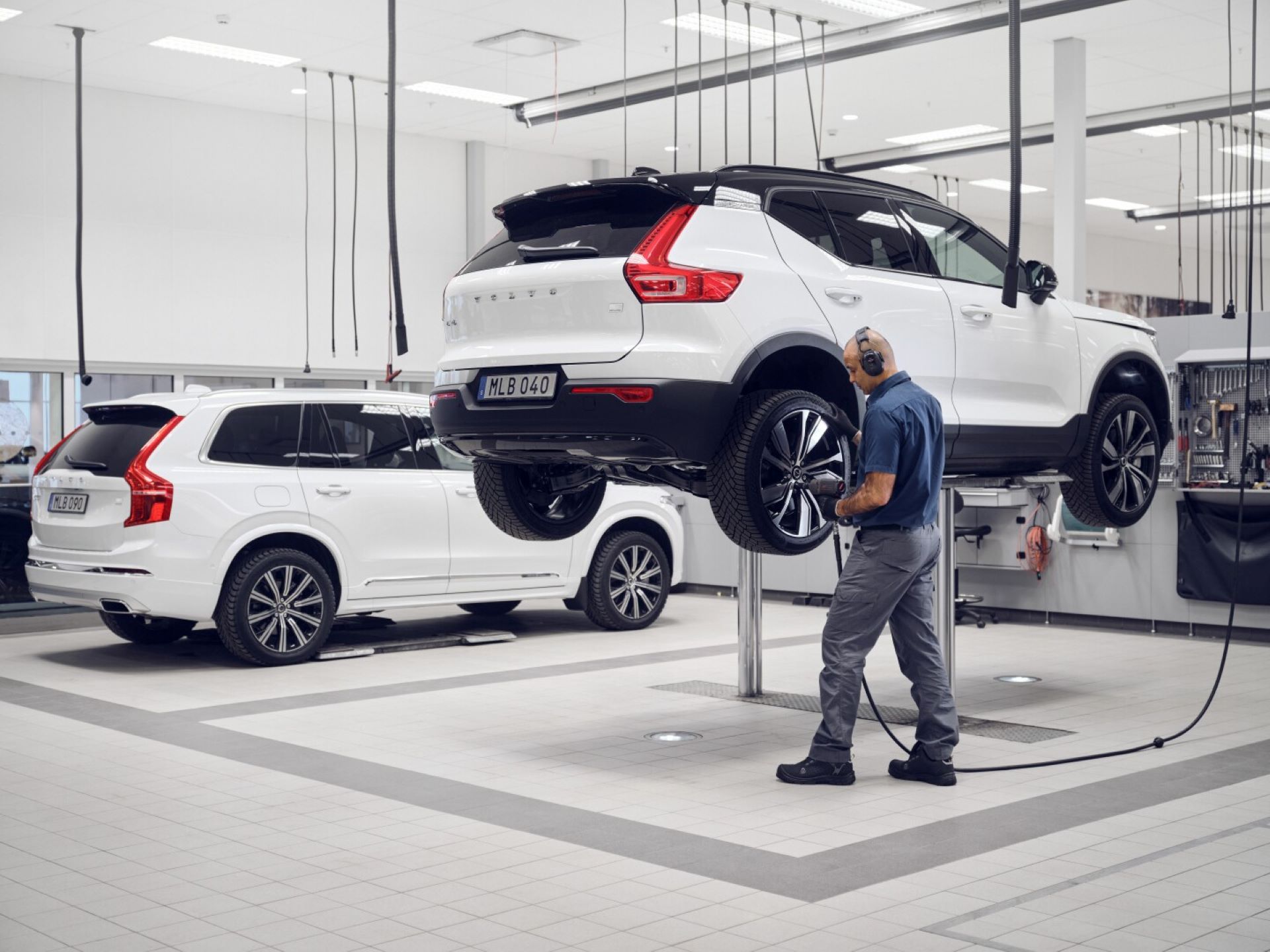 volvo-genuine-parts-extended-warranty-rolls-out-in-south-africa.jpg